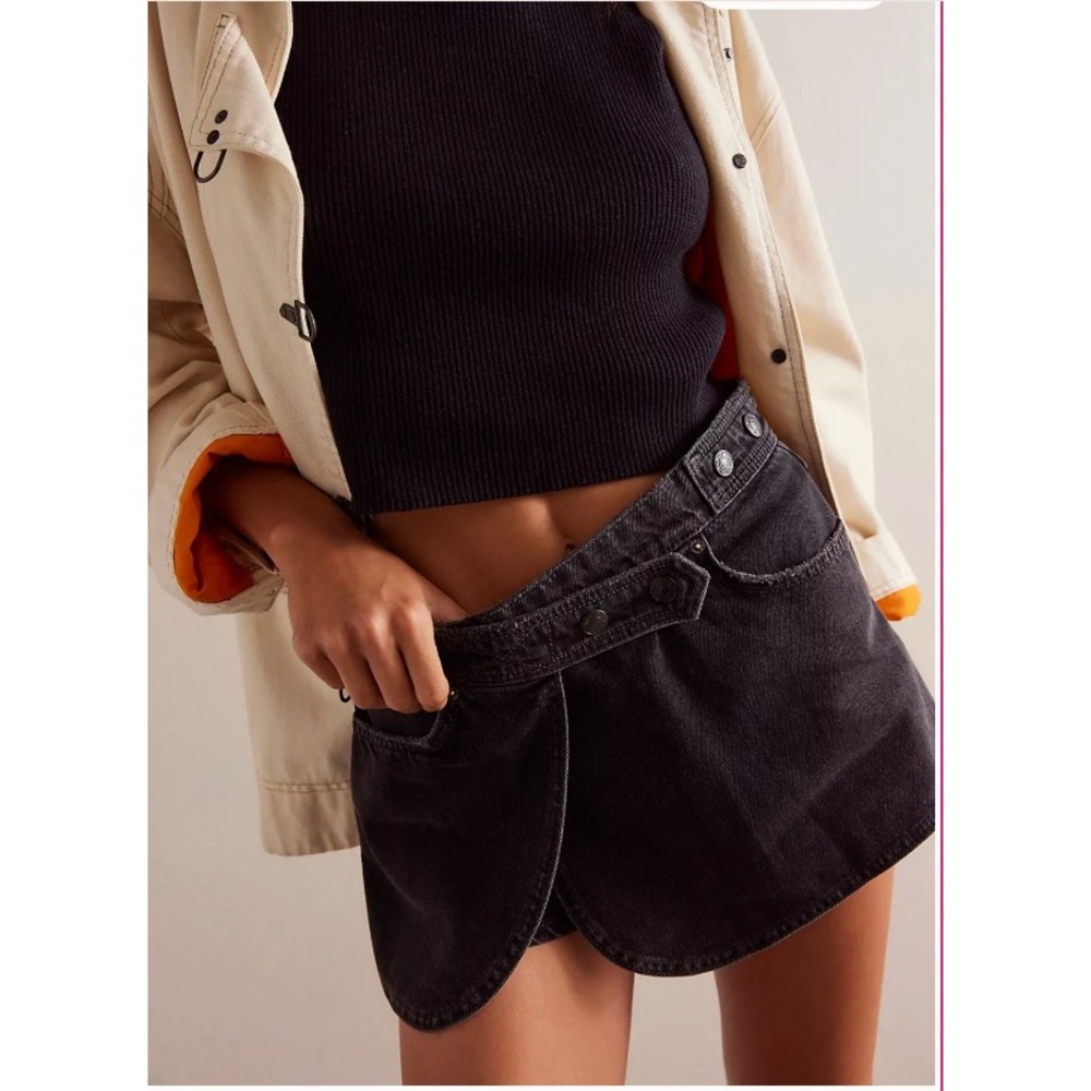 Women’s Black Denim Scallop Skort